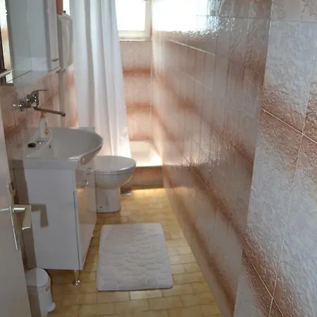 Bepo , 500 M From Old Town Apartman *